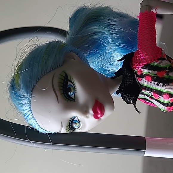 2008 Rare Monster High Ghoulia Yelps Skulltimate Roller Maze doll Great conditon - Picture 3 of 13